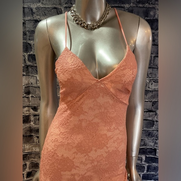 Peach Lace Stretchy Bodycon Dress - Picture 6 of 9